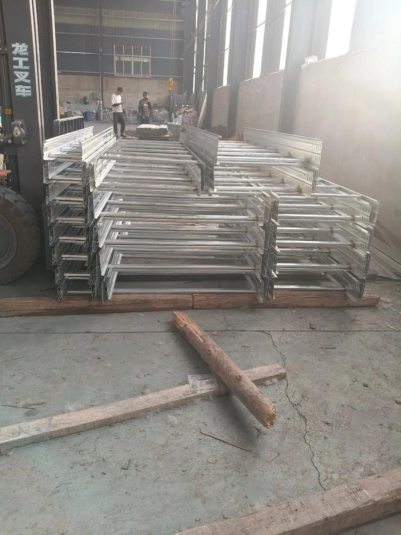 橋架產品介紹 梯式、槽式防火與鍍鋅鋁合金槽隔板