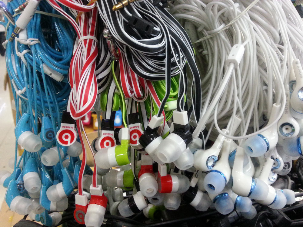 多彩立體通用高音質(zhì)耳機(jī) 手機(jī)聽(tīng)音新選擇，廣州超品通信器材一覽